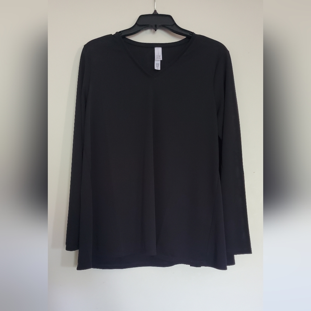 MarlaWynne Black long sleeved top